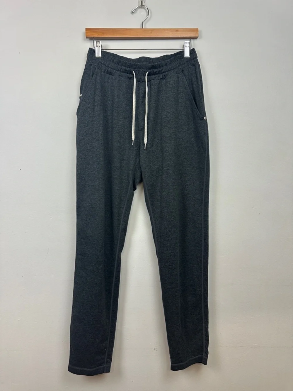 Vuori Men's Ponto Performance Pant in Charcoal Heather Sz M